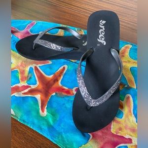Reef Silver Glitter Wedge Sandals Flip Flops Silver Sparkles SIZE 8 EXCELLENT